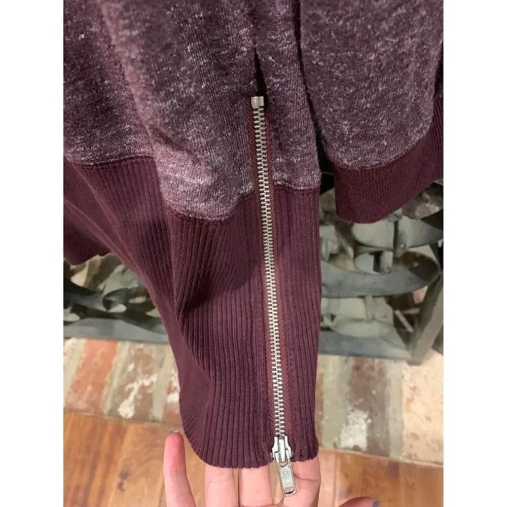 GAP maroon crimson side zip sweatshirt, size women’s medium (Bin X)